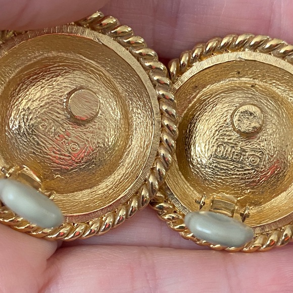 Ciner Black and Gold Hematite Clip-On Earrings - Picture 3 of 4